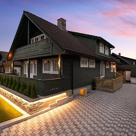 Luxury 2 Bedroom With Dedicated Office *